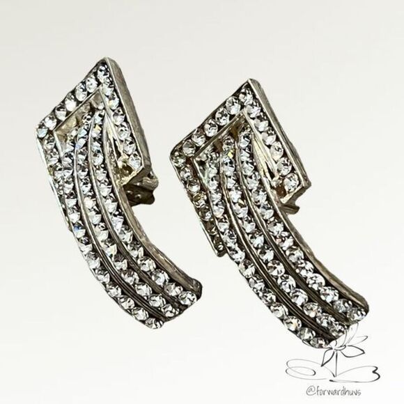 Vintage Glamour: Clip-On Rhinestone Elegance - READ - Picture 1 of 10